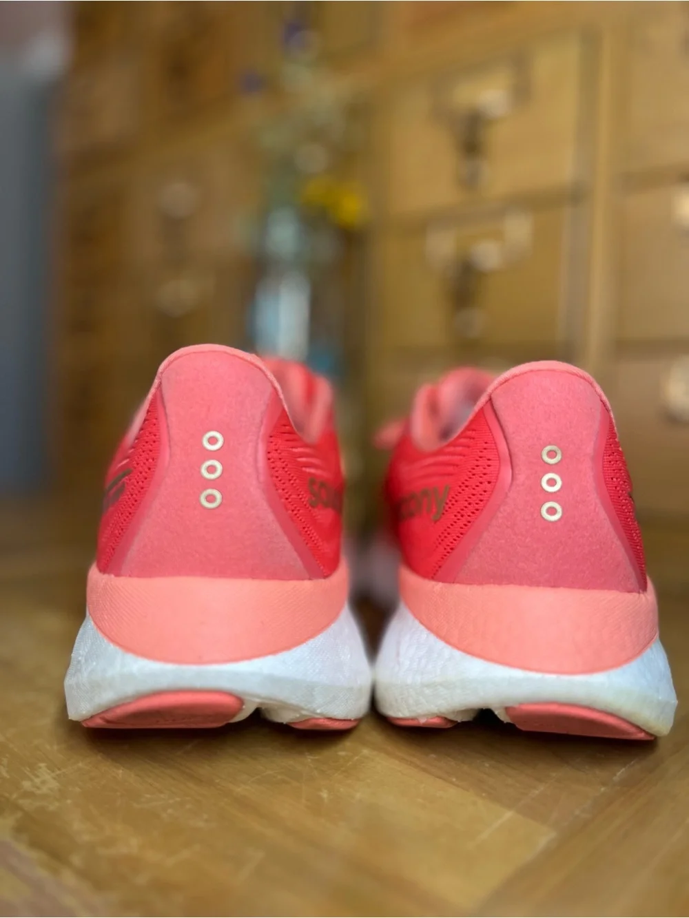 Saucony Ride 18 Women's Running Shoes Coral Salmon Size 10